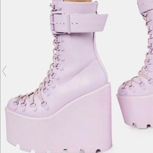 Lavedner traitor boots never worn size 8